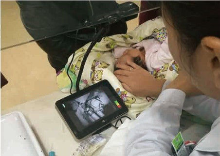 利用できる静脈のトロリーの約10mmの深さを検出する携帯用経済的な赤外線静脈のファインダー