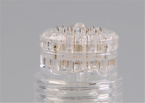 ヒュドラのDermaのローラーのスタンプの針20 Microneedlingは皮の金のチタニウムに血清を得ます